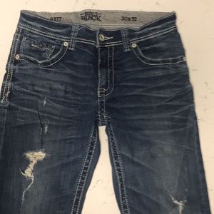 Buckle Black, Fit 9 (relaxed), medium to dark wash